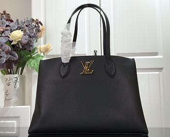 Louis Vuitton Lockme black M57345 42x 28 x 15 CM