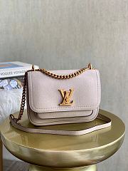 Louis Vuitton Lockme Chain M57072 23x16x10 CM - 1