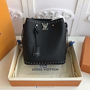 Louis Vuitton Lockme M43878 25 x 27 x 15 CM - 1