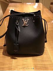 Louis Vuitton Lockme M43878 25 x 27 x 15 CM - 5