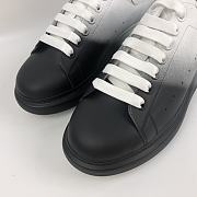 Alexander McQueen Oversized White and Black Velvet Spray - 3