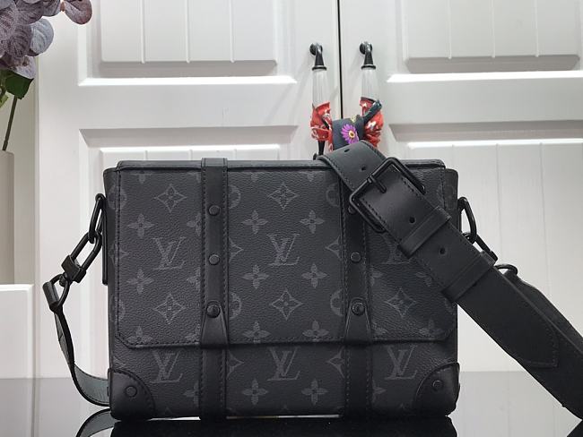 Louis Vuitton Trunk Messenger M45727 24x18x5.5 CM - 1