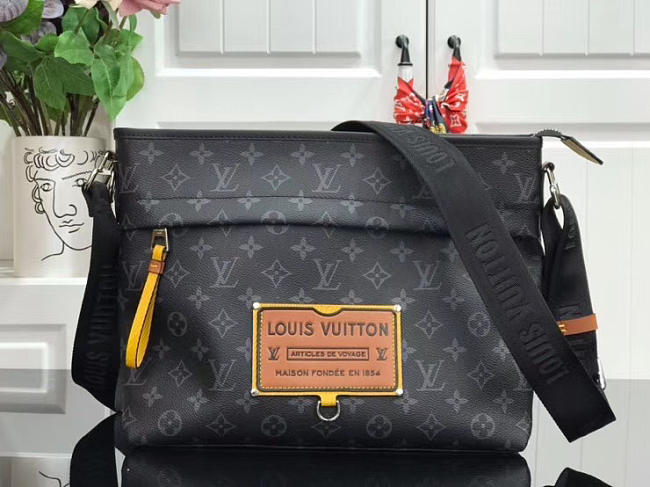 Louis Vuitton Messenger M48219AP 31x25x12 CM - 1