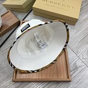 Burberry White hat - 5