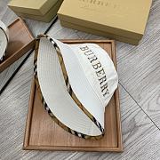 Burberry White hat - 4