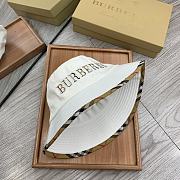 Burberry White hat - 3