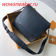 Louis Vuitton M30620 27 x 24 x 8 CM - 2