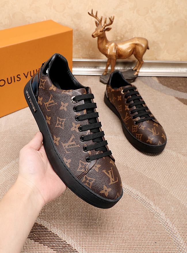 Louis Vuitton Low Premium LV Logo - 1