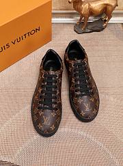 Louis Vuitton Low Premium LV Logo - 3