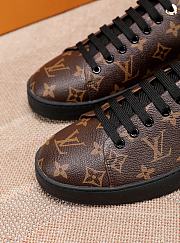 Louis Vuitton Low Premium LV Logo - 5