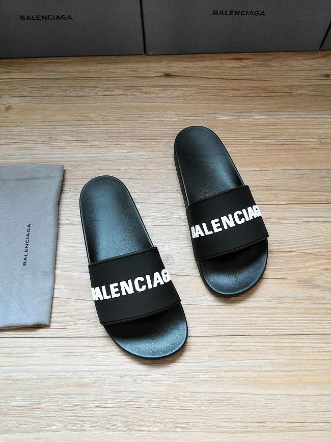 Balenciaga Black & White Rubber Logo Pool Slides 211342M234050 - 1