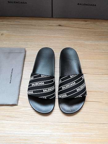 BALENCIAGA LOGO POOL SLIDES IN GRAIN RUBBER