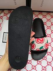 Gucci Black GG Apple Print Slides - 6