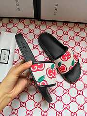 Gucci Black GG Apple Print Slides - 5