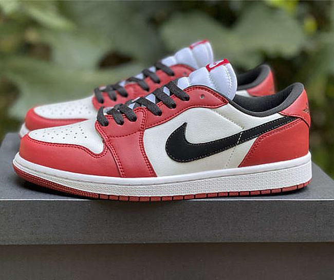 Air Jordan 1 Low Chicago (2016) 705329-600 - 1