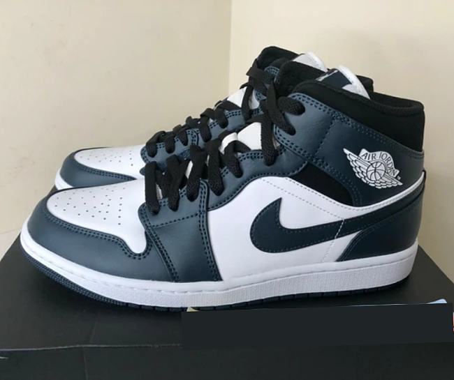 Air Jordan 1 Mid Armory Navy 554724-411 - 1