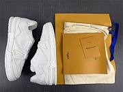 Louis Vuitton Trainer White Signature - 6