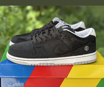 Nike SB Dunk Low Medicom Toy CZ5127-001