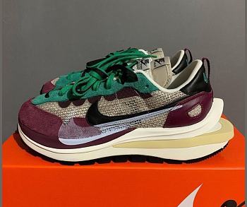 Nike Vaporwaffle Sacai Villain Red Neptune Green DD3035-200