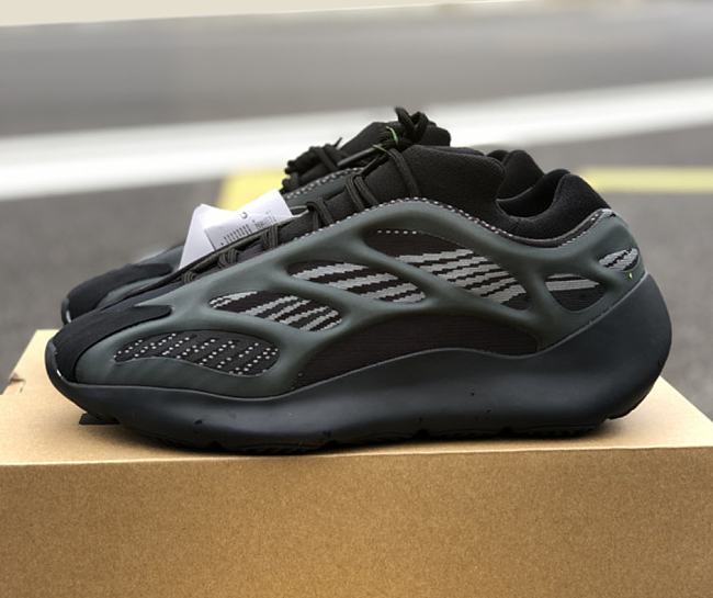 Adidas Yeezy 700 V3 Alvah H67799 - 1