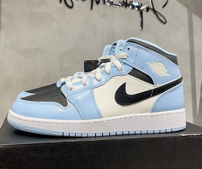 Air Jordan 1 Mid Ice Blue 555112-401 - 1